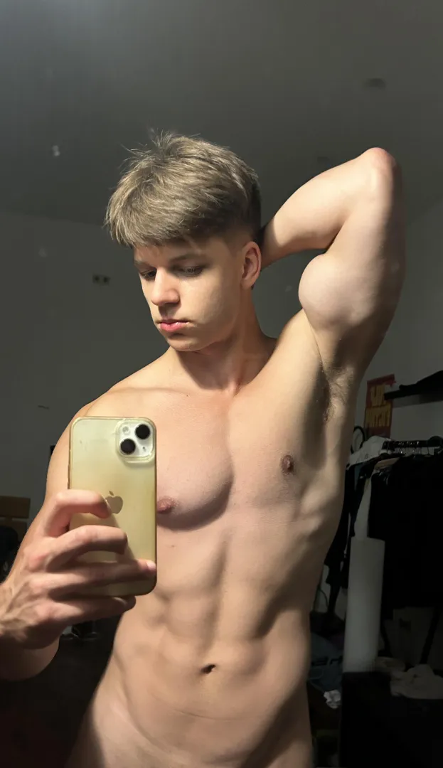 Would you sniff my post workout pit?