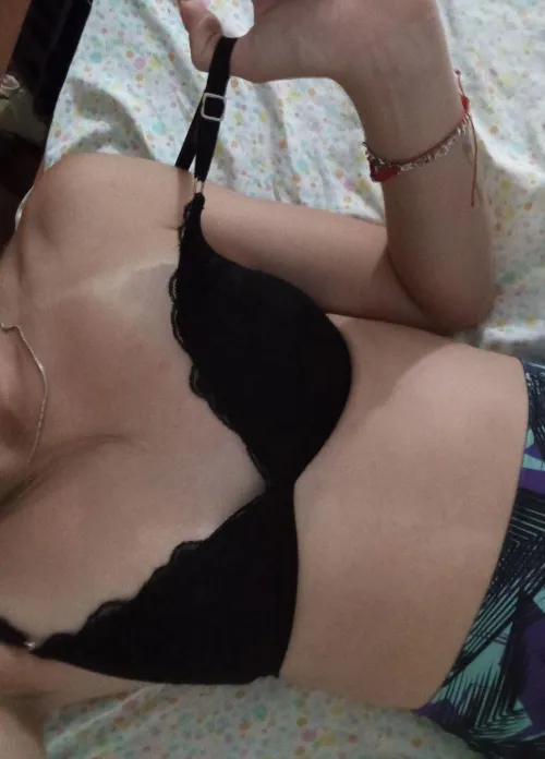 18 F4M Helena - Seeking someone who's into casual fun