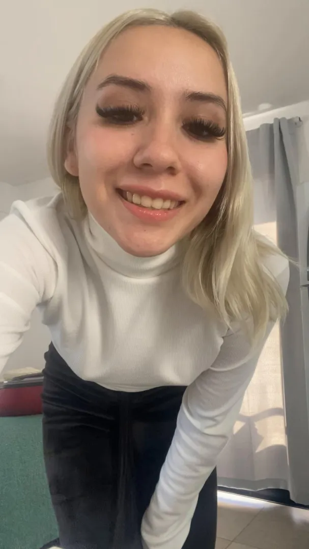 19f bored at home, open to compay