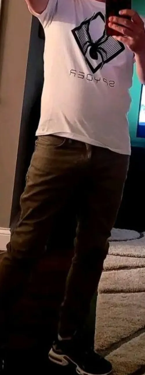 52 M East Ridge Host Wanna eat some straight boy ass, prefer hairy!