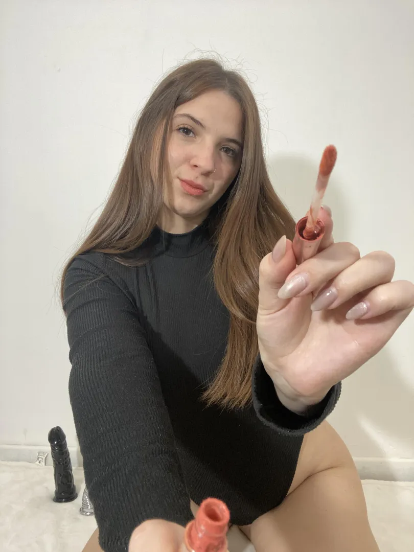 Adjusting my gear while u dream of being me. Admit it, u want to be my doll.