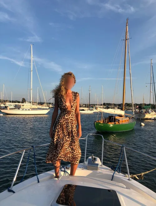 Classy boat dress with the perfect amount of cleavage :)