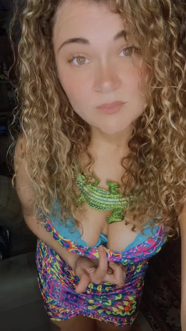 Does this necklace make my cleavage look better