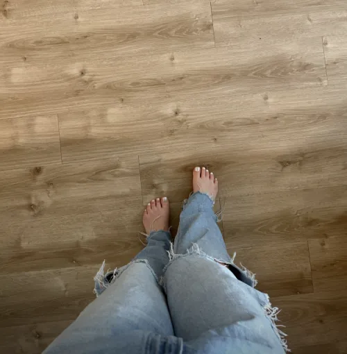 Don't these toes just look like they're asking to be sucked on?