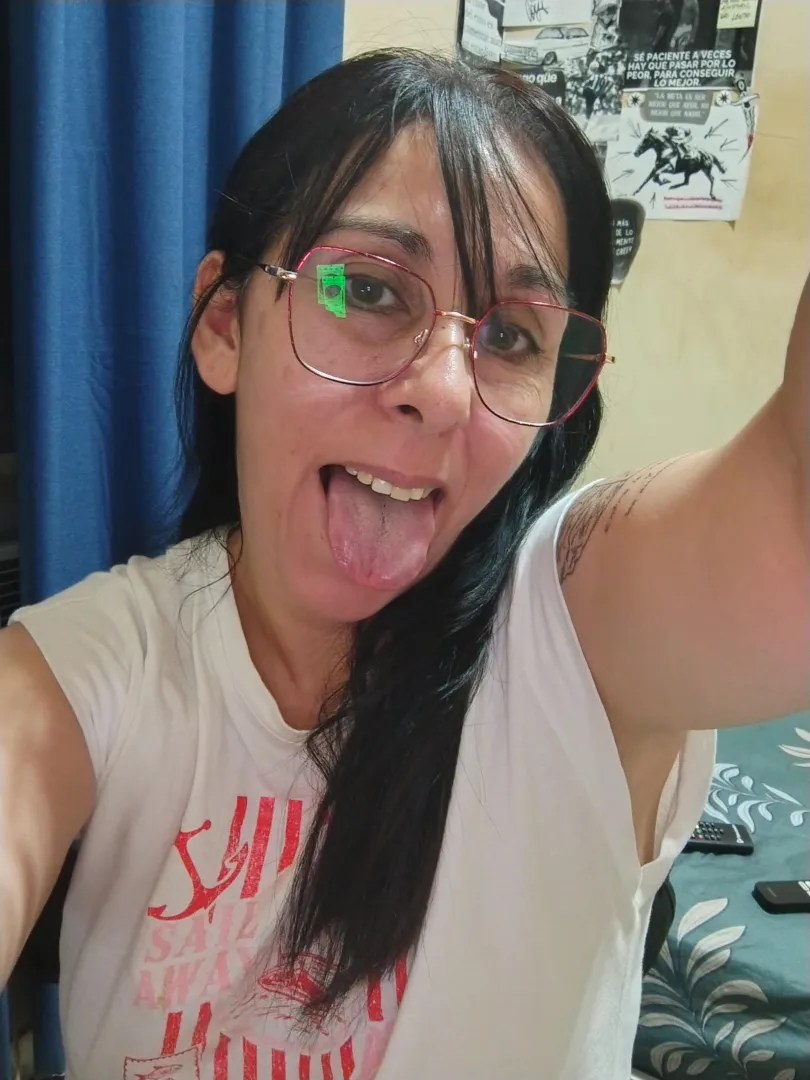 Esa lengua quiere tu cuerpo bb