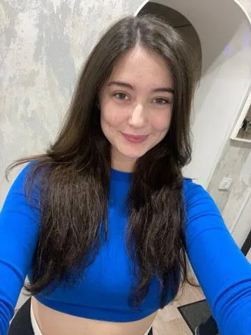 F22 wondering if older men ever go for girls like me?