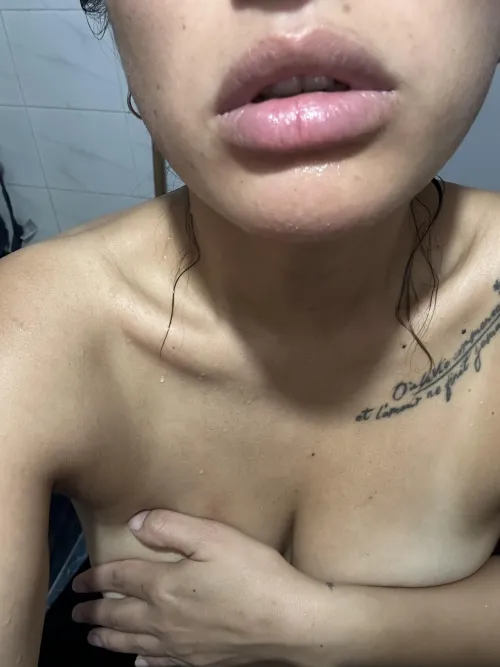 Fresh out of the shower… and feeling a little dangerous 