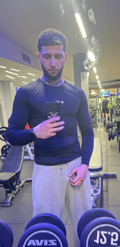 Gym session done. Approach while im sweaty