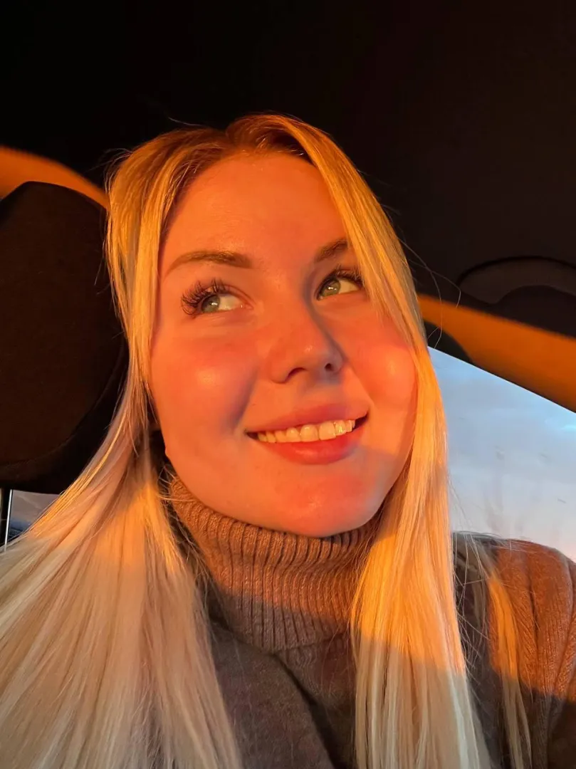 Happy swedish blonde ;)