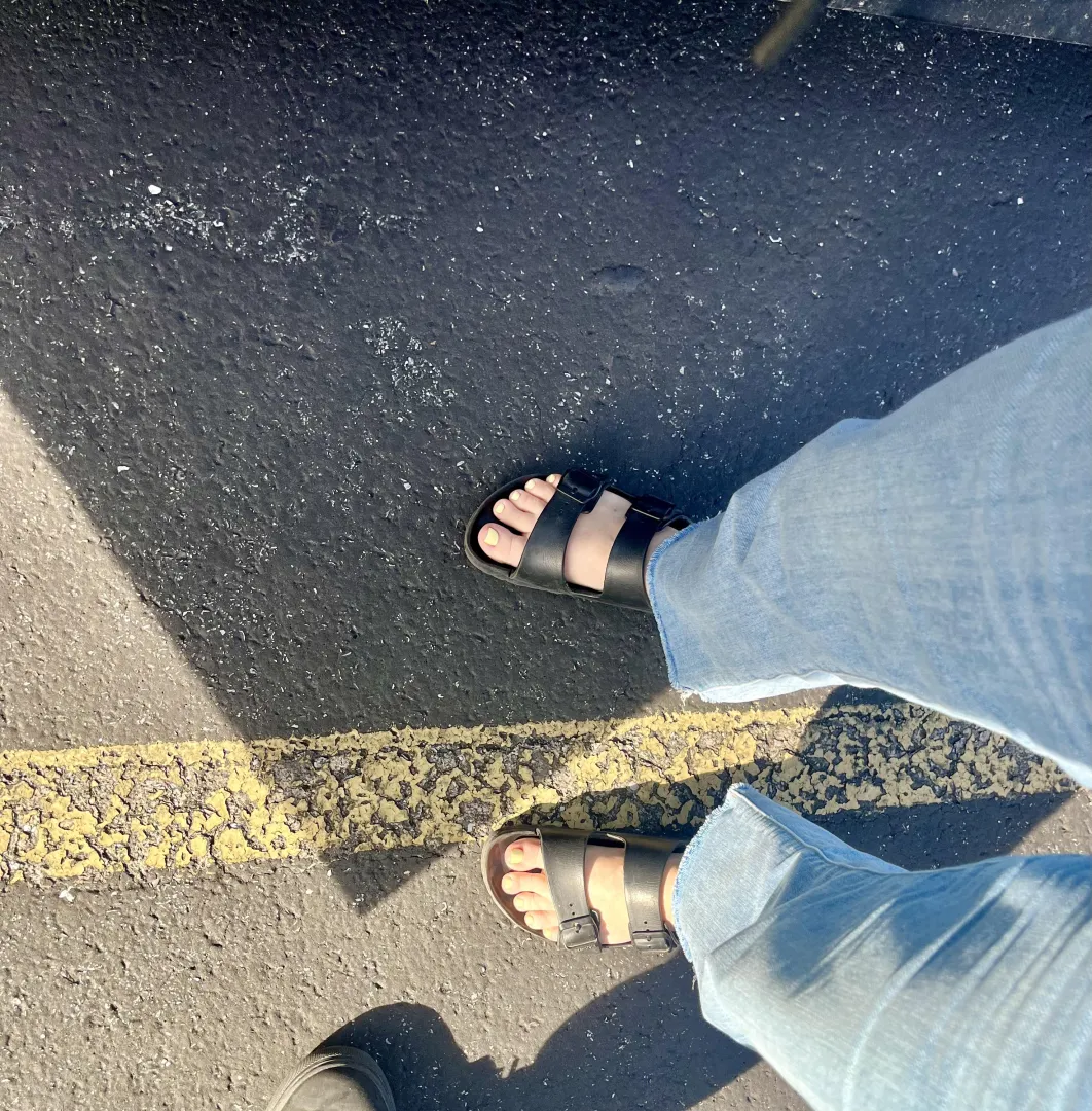 Her feet look so good in these