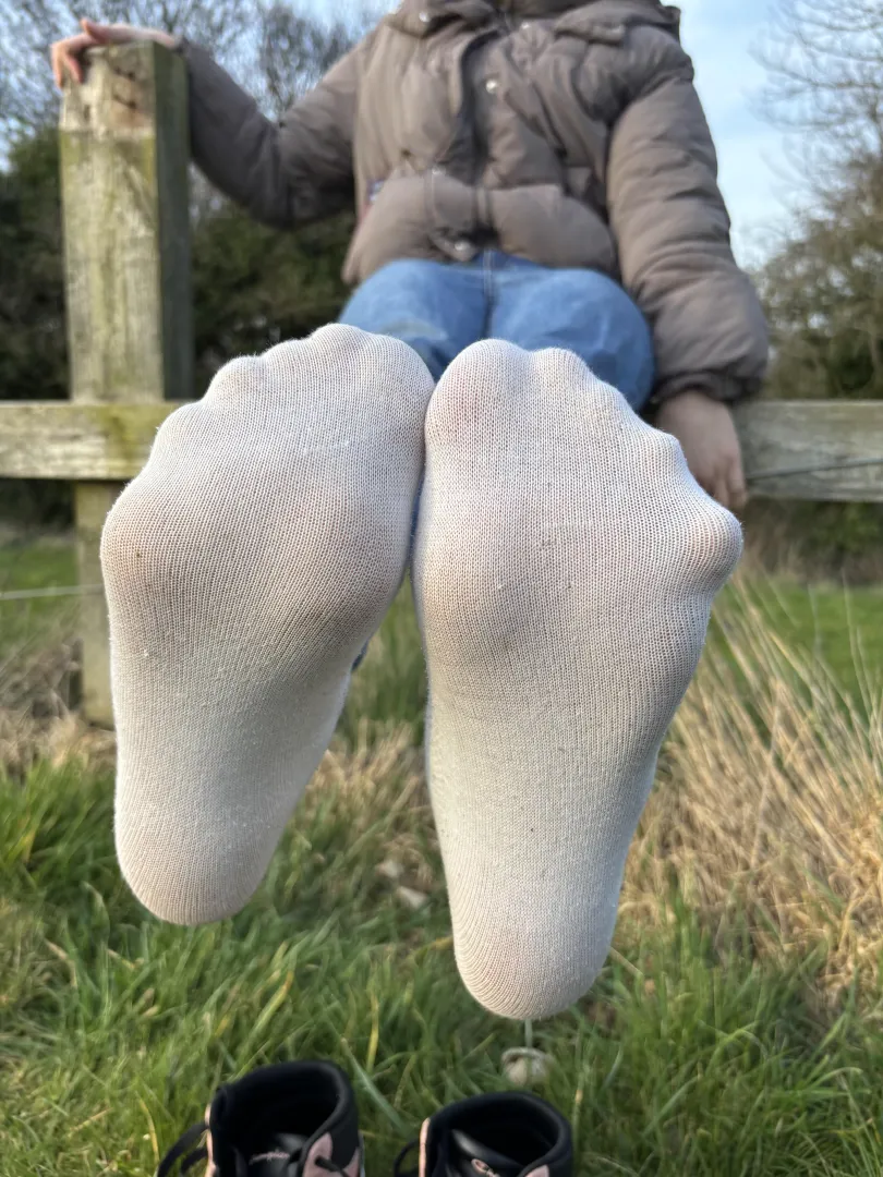 i walked so much today  would you smell my used socks right in the park? [f]