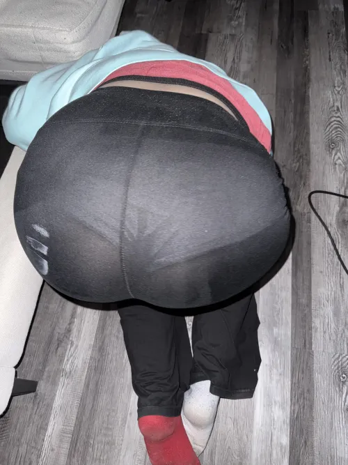 Idk what’s worse the paint stain or the fact these leggings show through