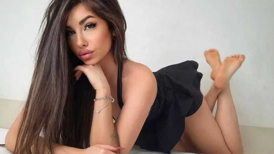 I'm so pretty, of course I get whatever I want from losers like you