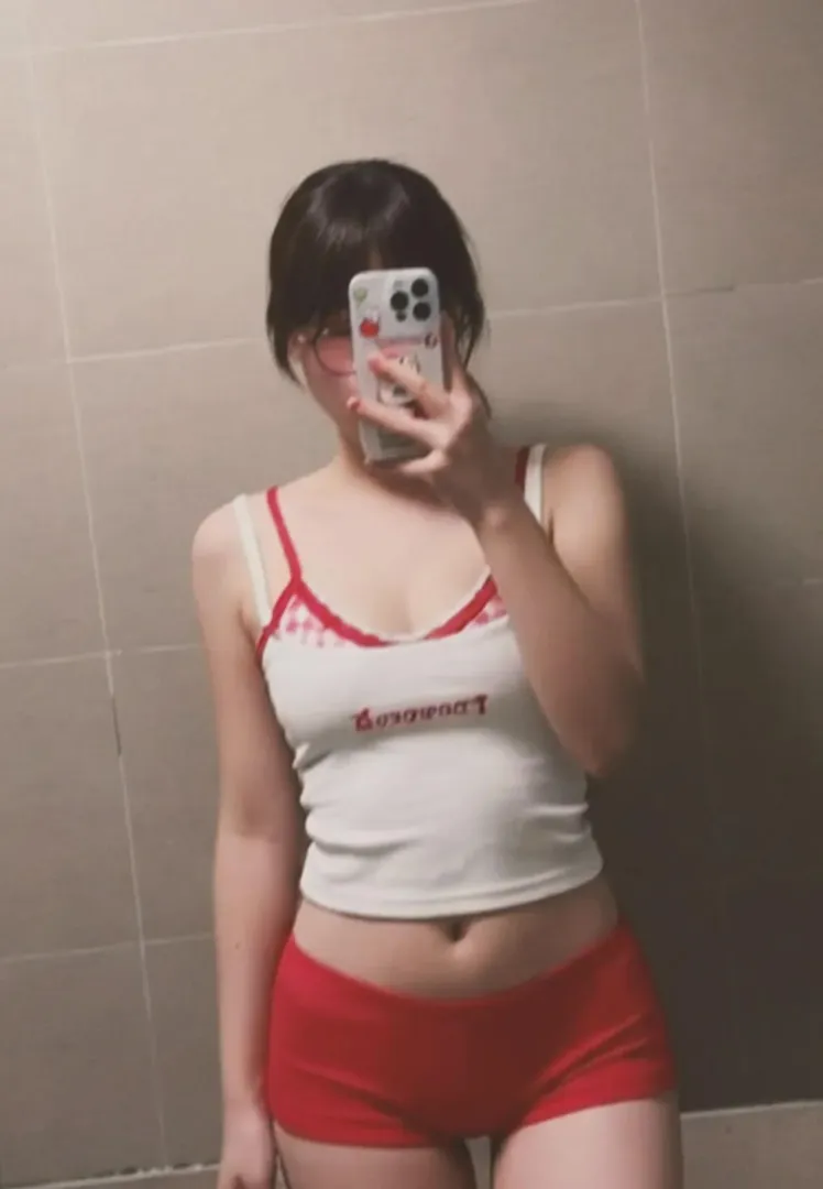 Knock me up so this tanktop stretches