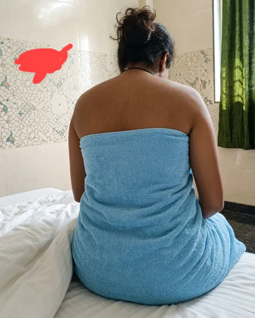 Massage Given to this beautiful Lady [f] in Kondapur. Her Husband Booked this Massage for her. They both are very nice and welcoming couple. Lady was very nice and calm. Really enjoyed a good time with them they are my permanent clients since September 2