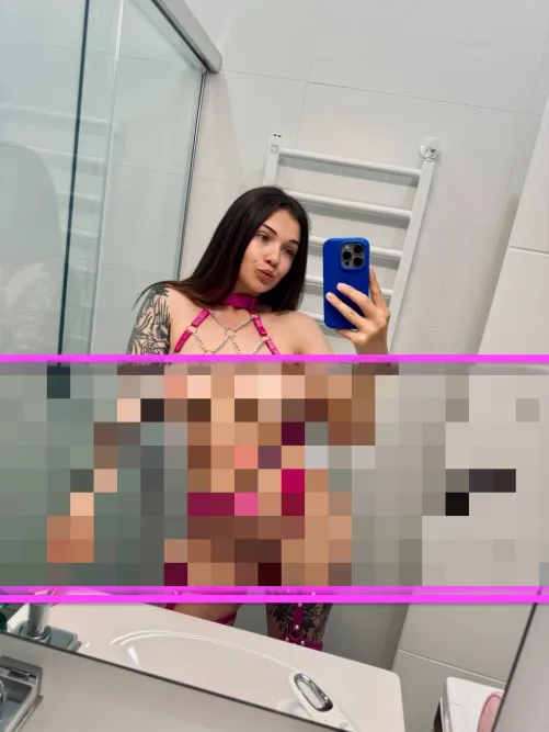 My mirror automatically adjusts the pixels for beta losers