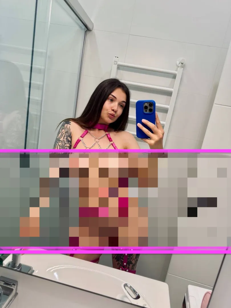 My mirror automatically adjusts the pixels for beta losers