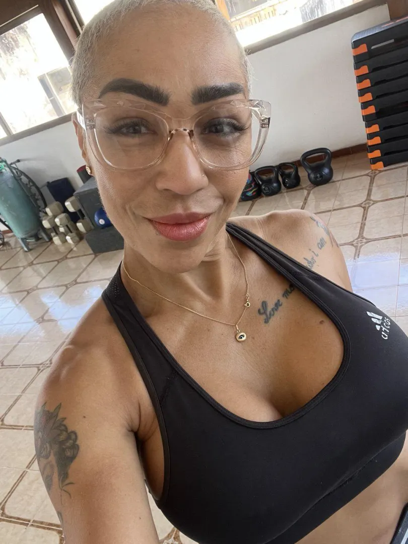 Sexting with live pics and videos Custom  and more lest fum