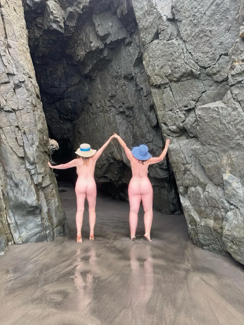 Sexy Moms love to share a nude day at the beach with friends 