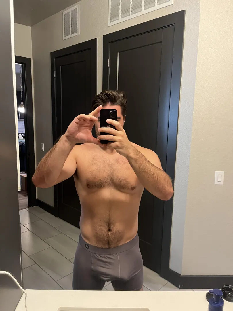 Visiting Chicago this weekend looking for hotwives