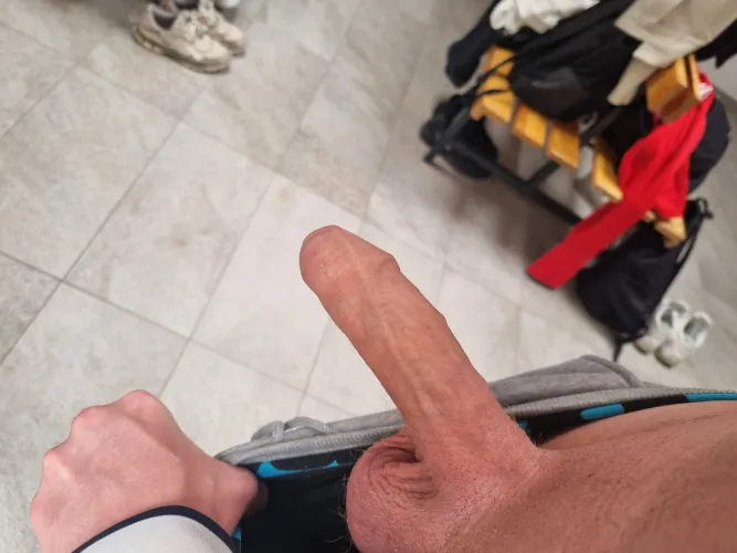 [19] in der sport umkleide 