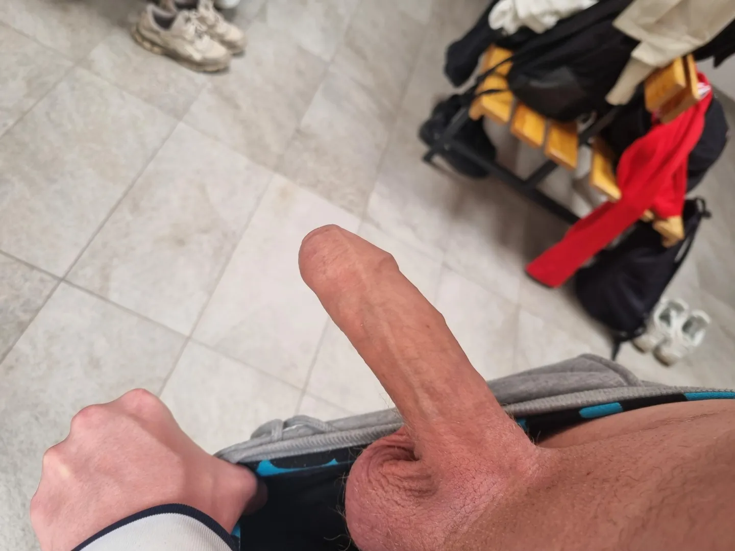 [19] in der sport umkleide 