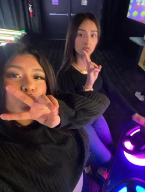 20f my homegirl and I are bored hmu if you're looking for fun both outcall and incall