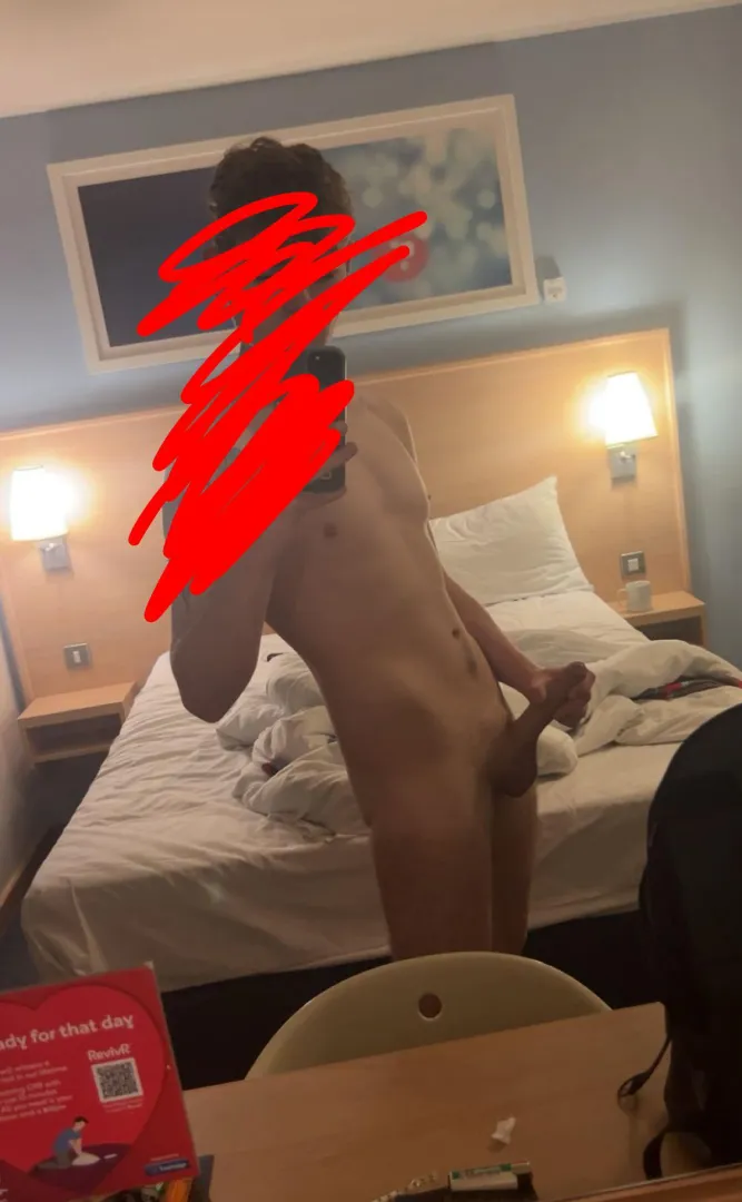 20m heading to Steamer Quay sauna in Torquay on Sunday probably around 5ish Come meet me ;)