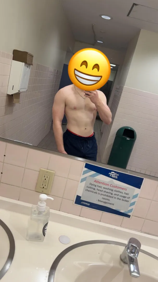 22, Air Force, fit looking for maybe future husband haha or something, be about my same age and fit too. Add my snap: Contour-af