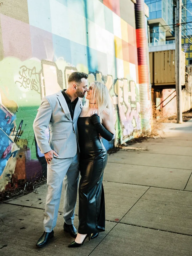 [30F & 40M] [Chicago] Looking to meet fellow bougie swingers on Sunday the 15th 