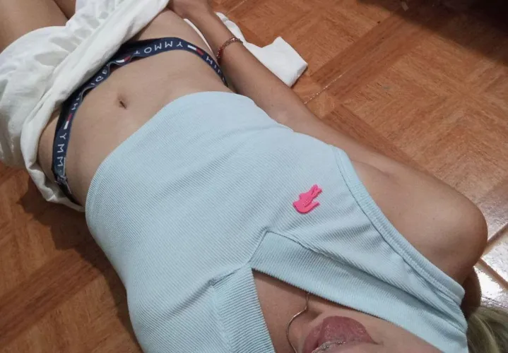 Arrow up if you want to date me tonight F18