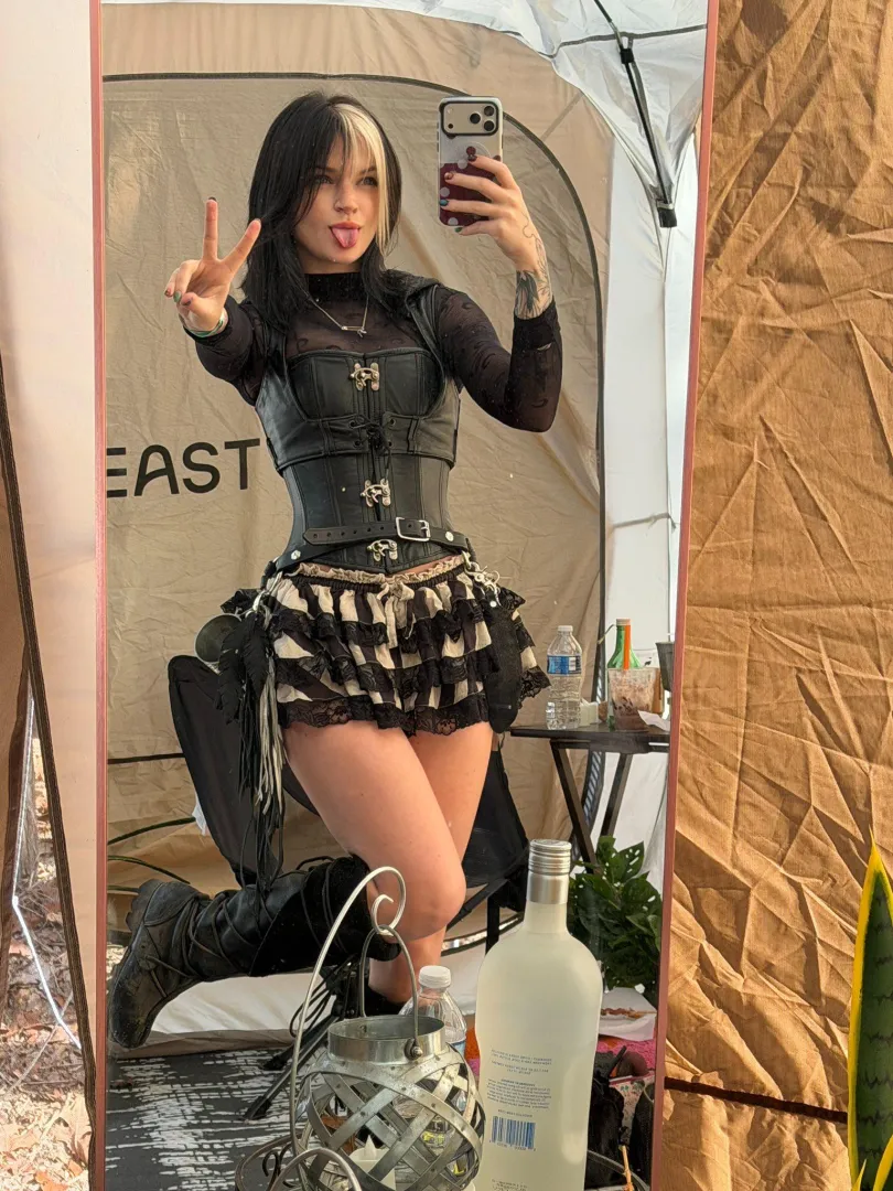 been at the ren faire like every weekend this month, i am sooooooo happy!