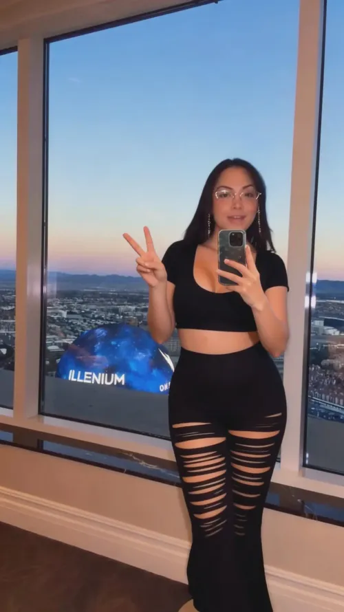 Been hearing rumors that you love Latinas, n you wanna be peggd…