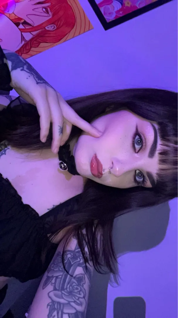 can i be your new goth goddess obsession you relapse for? 