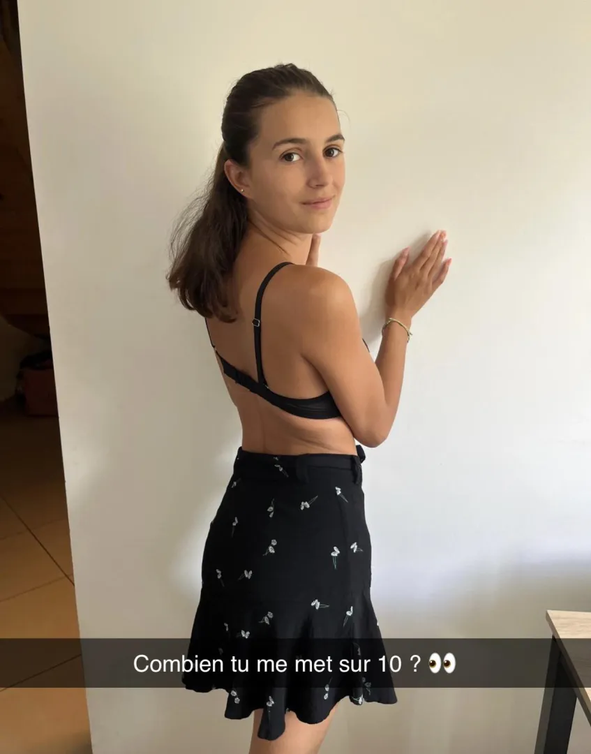 Colle moi contre le mur et baise moi bien fort 