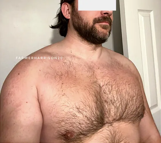 Finally getting my big chest back and it feels good. Always looking for someone to play with it..