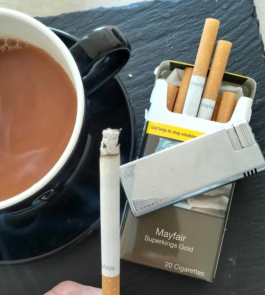 Home after a early start at work starting on my 2nd pack of Mayfair superkings gold and chilling 