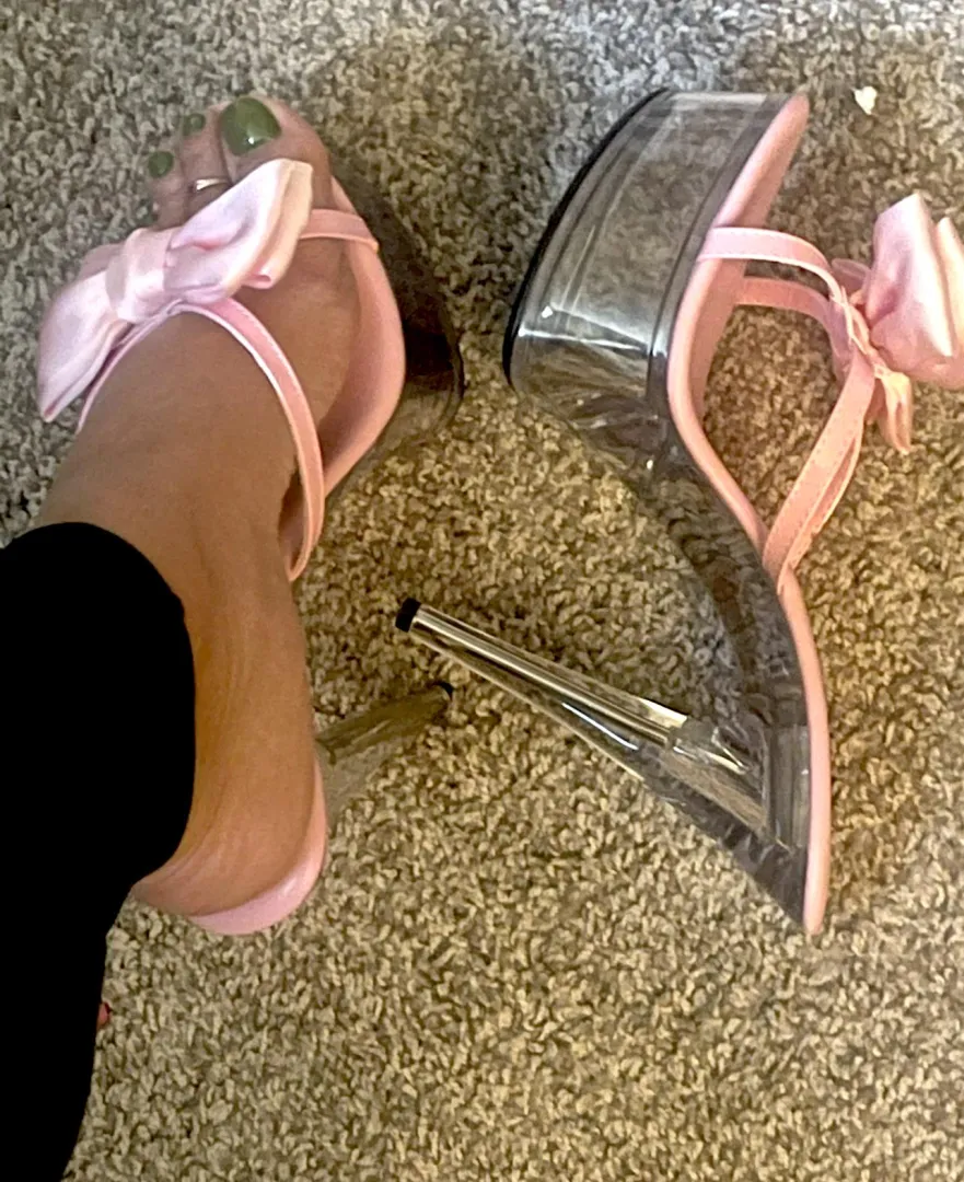 ☘️☘️☘️ How about Happy St. PEDI’S Day for these size US 10’s☘️☘️☘️