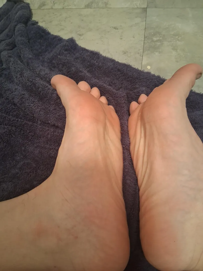 I wish someone would fuck their wife into my soles~