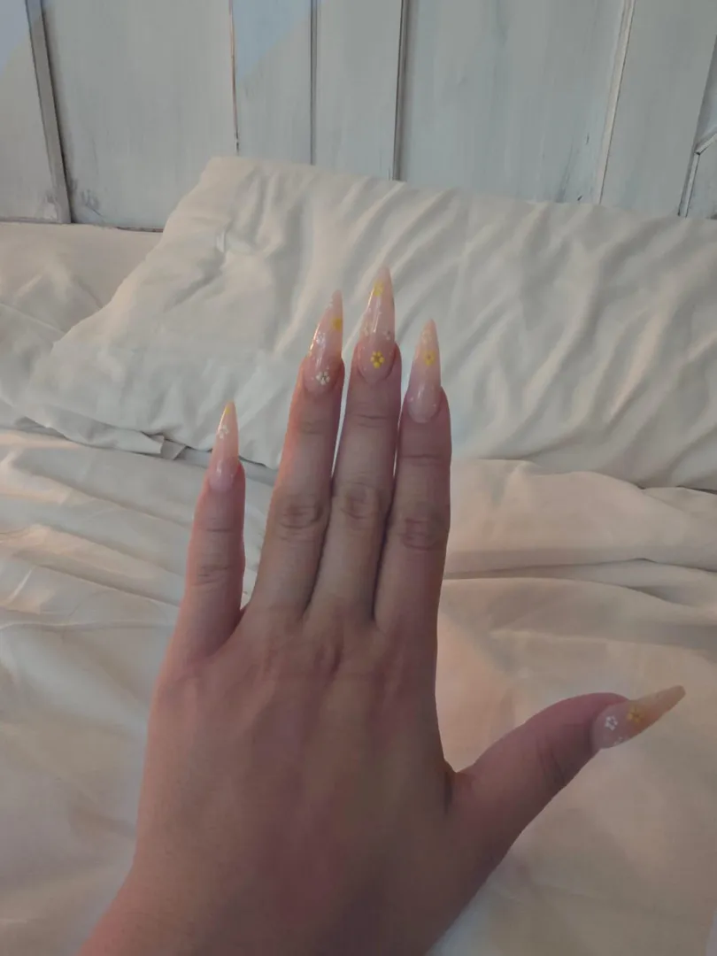 I’m desperate to get these slutty long nails again because they look amazing wrapped around your 