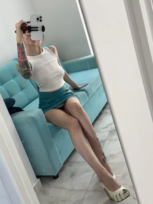 I’m Julia 42, join and let’s play naughty together