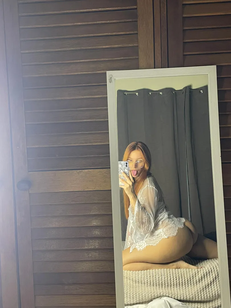 Let me be your favorite peachy girl