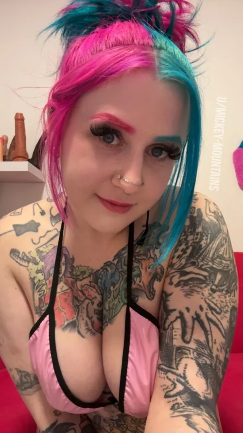 Looking for a pathetic loser to eat his own cum for my entertainment. Hit me up for video calls, sexting, premade videos, dick rates, custom content.