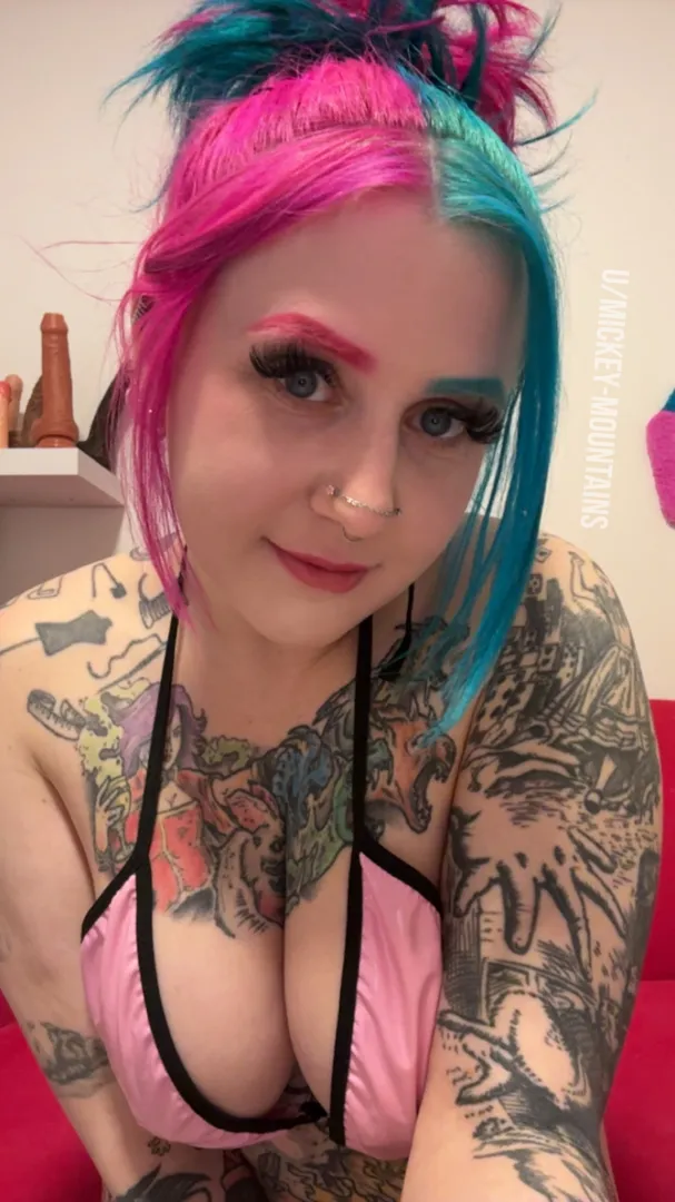 Looking for a pathetic loser to eat his own cum for my entertainment. Hit me up for video calls, sexting, premade videos, dick rates, custom content.