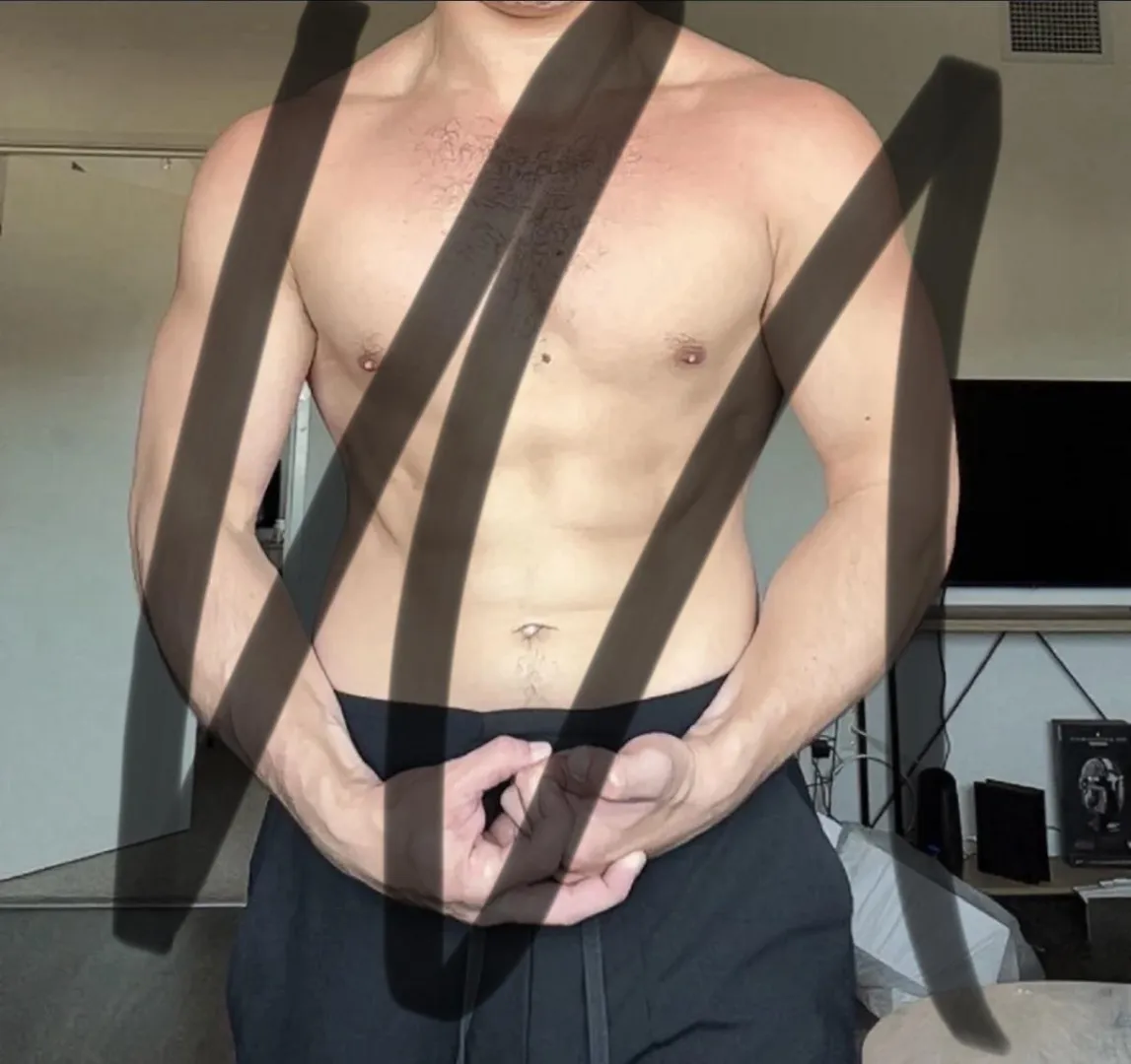 M 22 young and athletic looking for couples or singles.