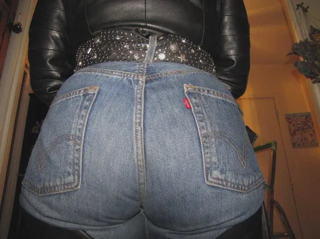 Ma femme porte son gros levis