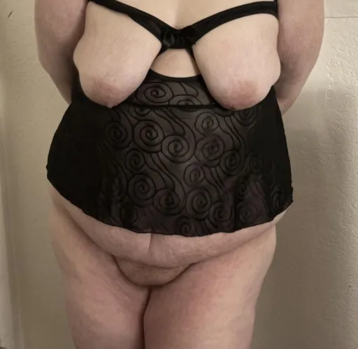 Mommy forgot her pants