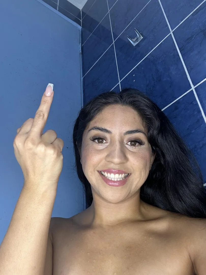 My middle finger turns you on, den