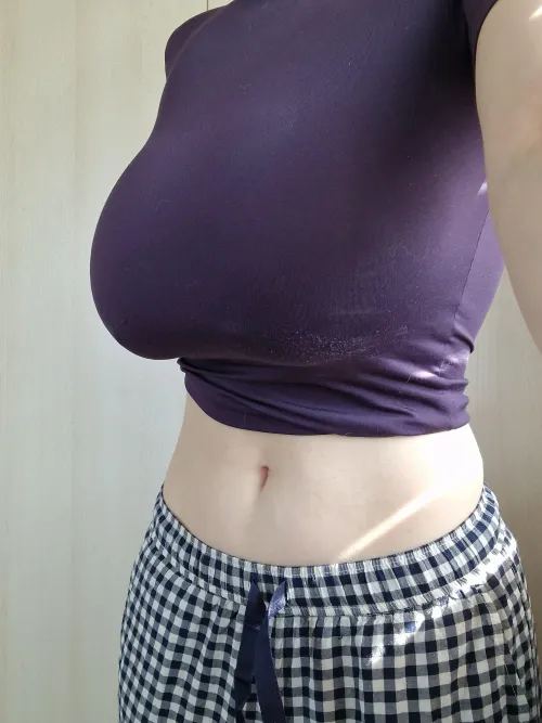Pale tummy showing