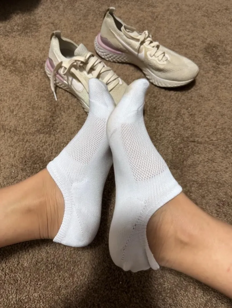 [Selling][US] Come get a sniff babe, those socks smell like heaven ❤️